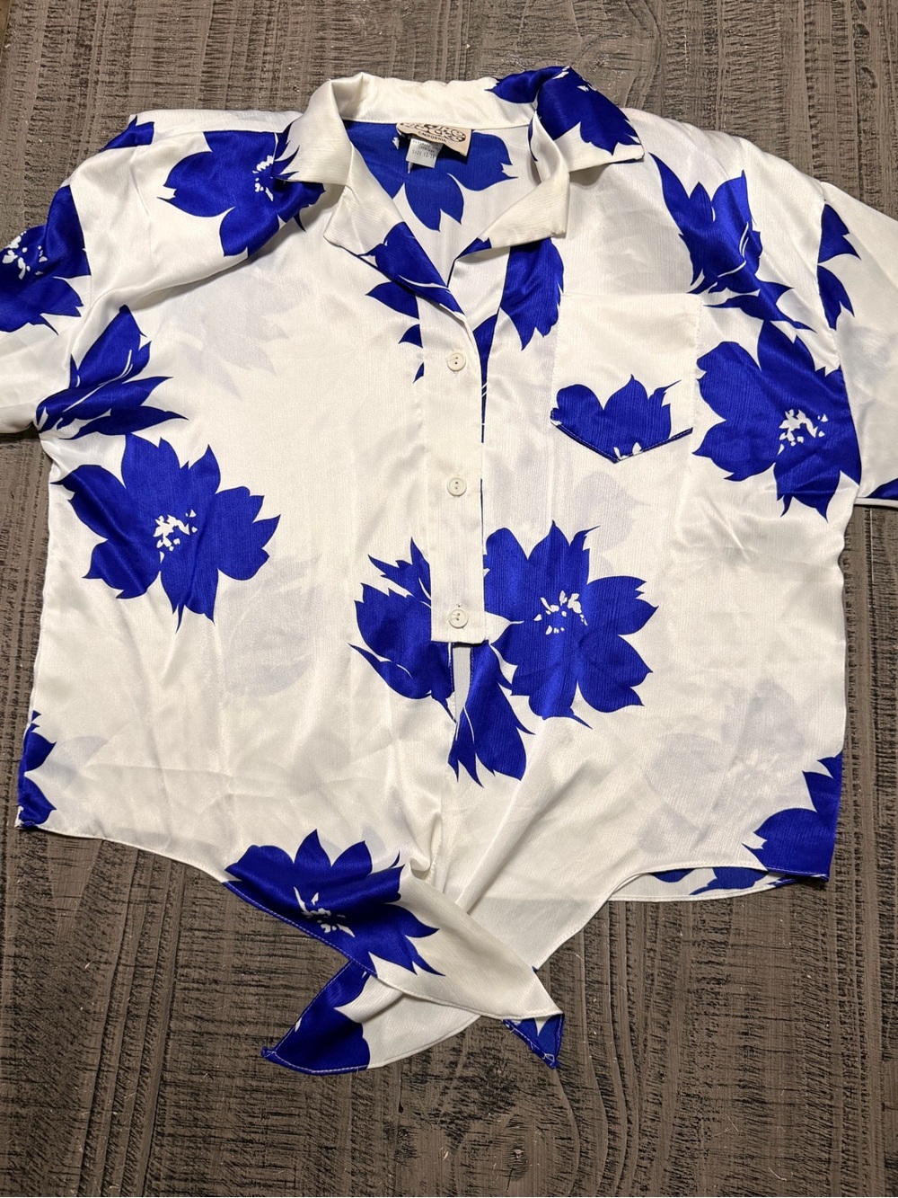 On the Rocks California White Button-Up Shirt w Tie Bottom & Blue Floral Print